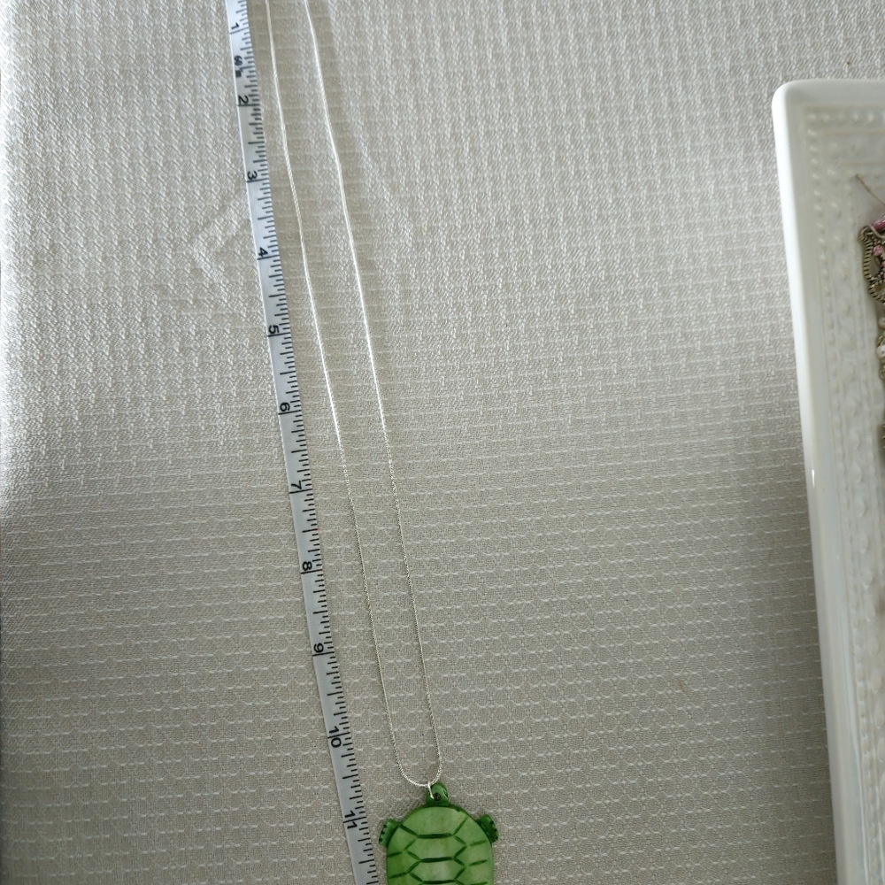 Shell Turtle Necklace - Picture 7 of 12
